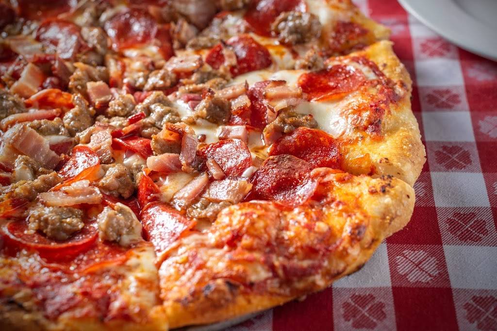 La Roccia Lincoln Park | restaurant | 1909 N Lincoln Ave #1, Chicago, IL 60614, USA | 3122550851 OR +1 312-255-0851