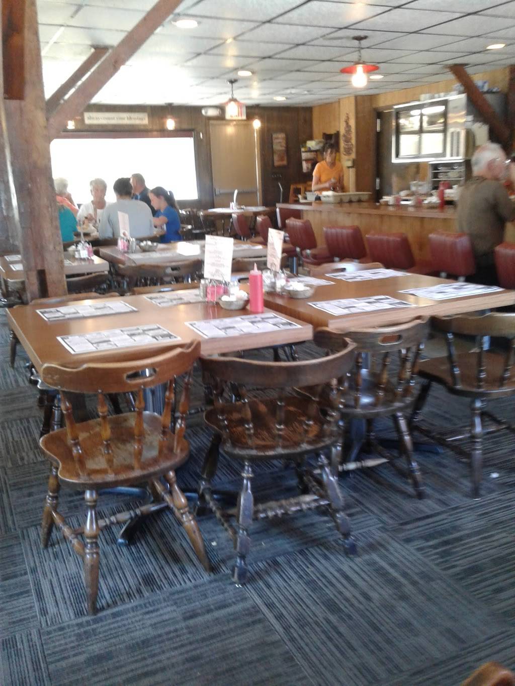 Village Kitchen | restaurant | 109 N Superior St, Angola, IN 46703, USA | 2606659053 OR +1 260-665-9053