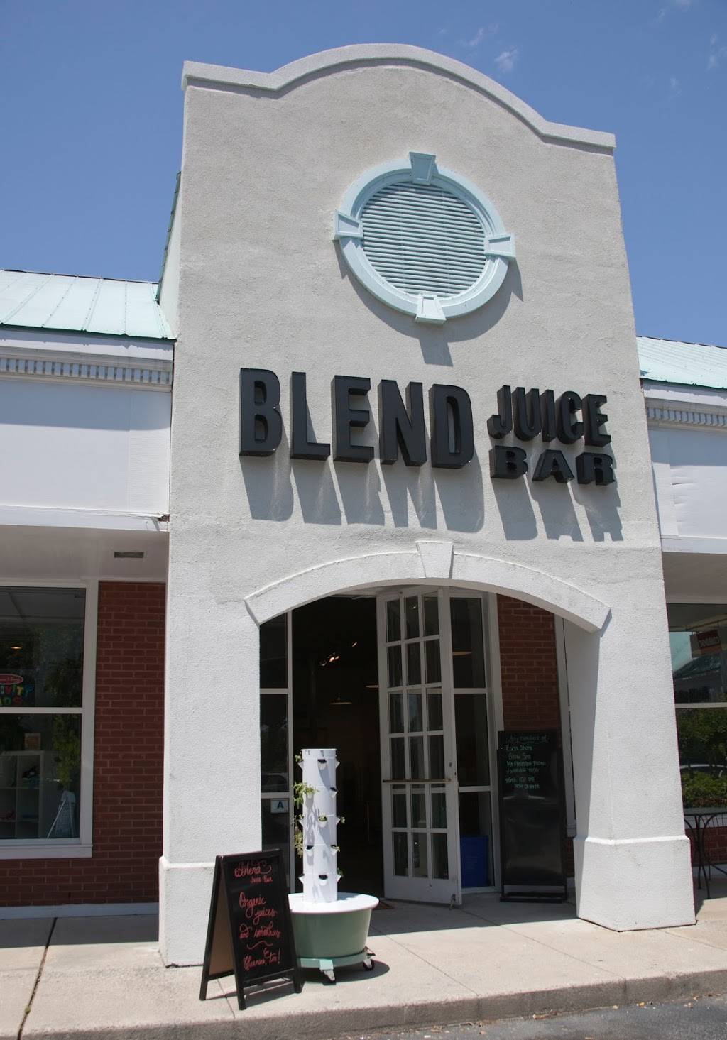 Blend Juice Bar | restaurant | 320 W Coleman Blvd Ste E, Mt Pleasant, SC 29464, USA | 8438846161 OR +1 843-884-6161
