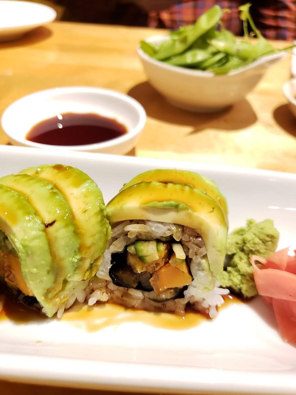 Minami Sushi | restaurant | 716 S Barrington Rd, Streamwood, IL 60107, USA | 6308306463 OR +1 630-830-6463