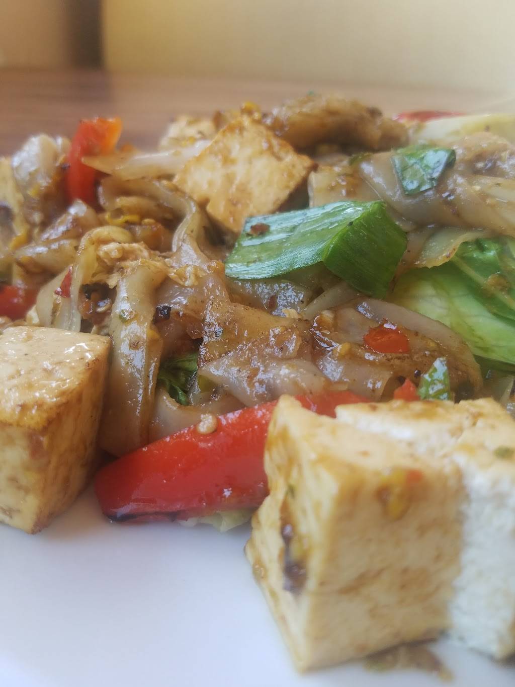 Lucky Thai Cuisine | restaurant | 1141 S Seaward Ave, Ventura, CA 93001, USA | 8054444563 OR +1 805-444-4563