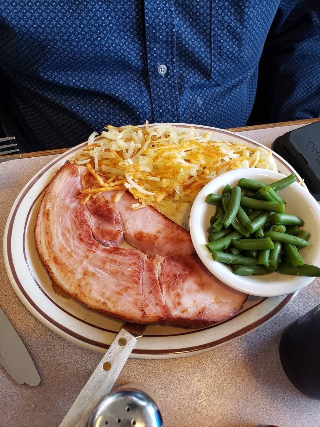 Breakwater Restaurant | restaurant | 1111 E Cloverland Dr, Ironwood, MI 49938, USA | 9069328400 OR +1 906-932-8400