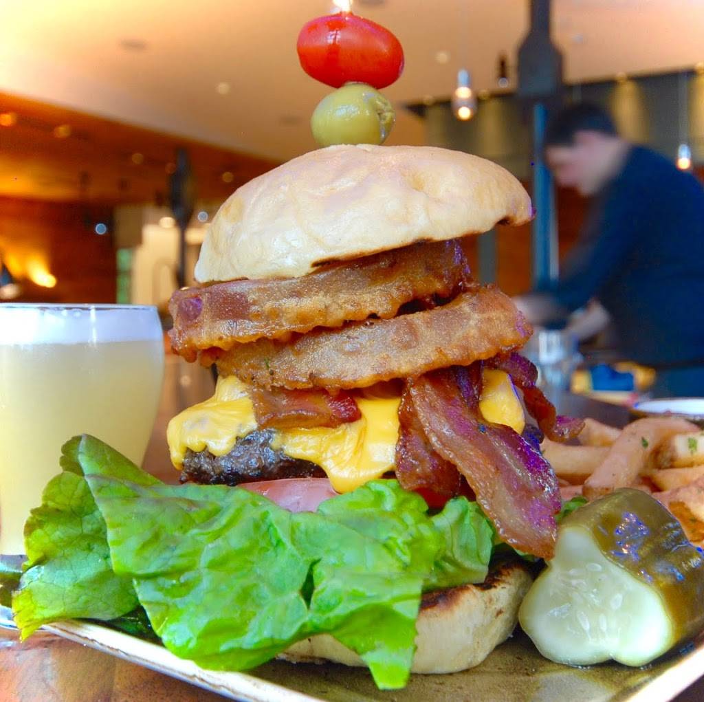 The Roost | restaurant | Topnotch Resort, 4000 Mountain Rd, Stowe, VT 05672, USA | 8022536471 OR +1 802-253-6471