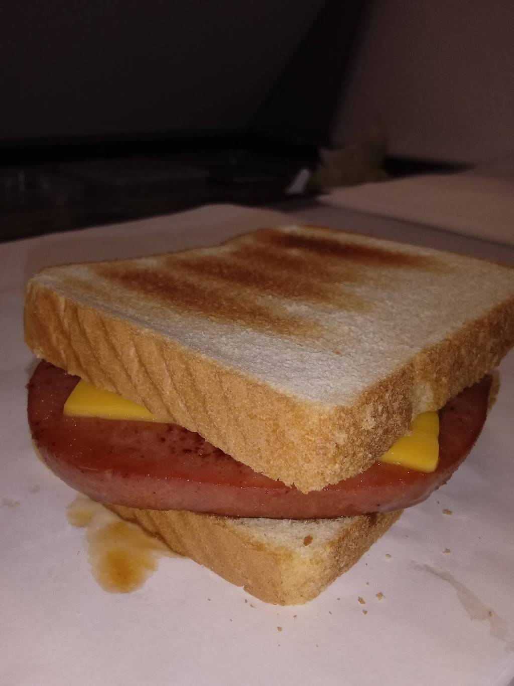 Market Grill | restaurant | 1209 Farmers Market Dr, Raleigh, NC 27603, USA | 9198288367 OR +1 919-828-8367