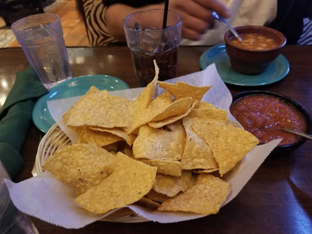 La Hacienda De Los Fernandez | restaurant | 1571 W Lake St, Addison, IL 60101, USA | 6309329551 OR +1 630-932-9551