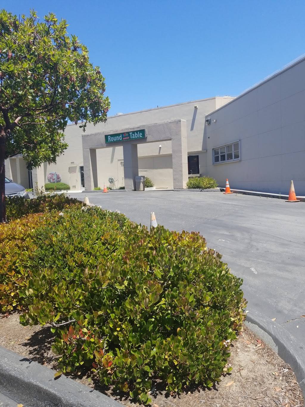 Round Table Pizza | meal delivery | 1717 Fremont Blvd, Seaside, CA 93955, USA | 8313946869 OR +1 831-394-6869