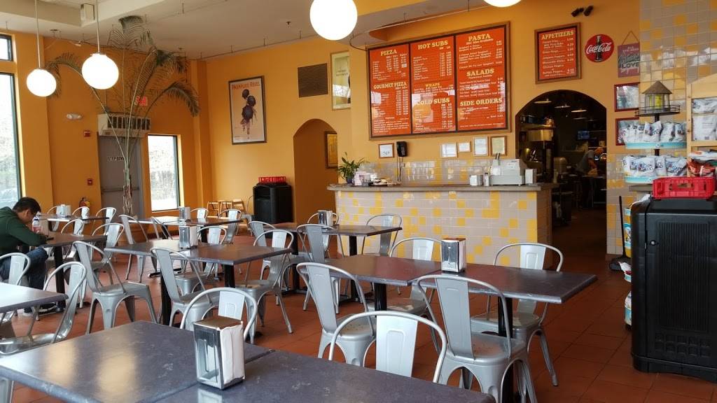 Zoes Pizza | restaurant | 38 Bates Rd, Mashpee, MA 02649, USA | 5084771711 OR +1 508-477-1711