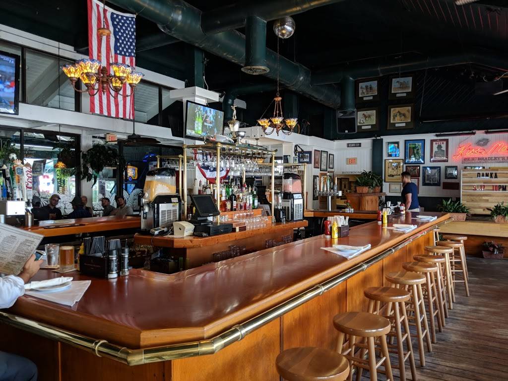 E.R. Bradleys Saloon | restaurant | 104 N Clematis St, West Palm Beach, FL 33401, USA | 5618333520 OR +1 561-833-3520