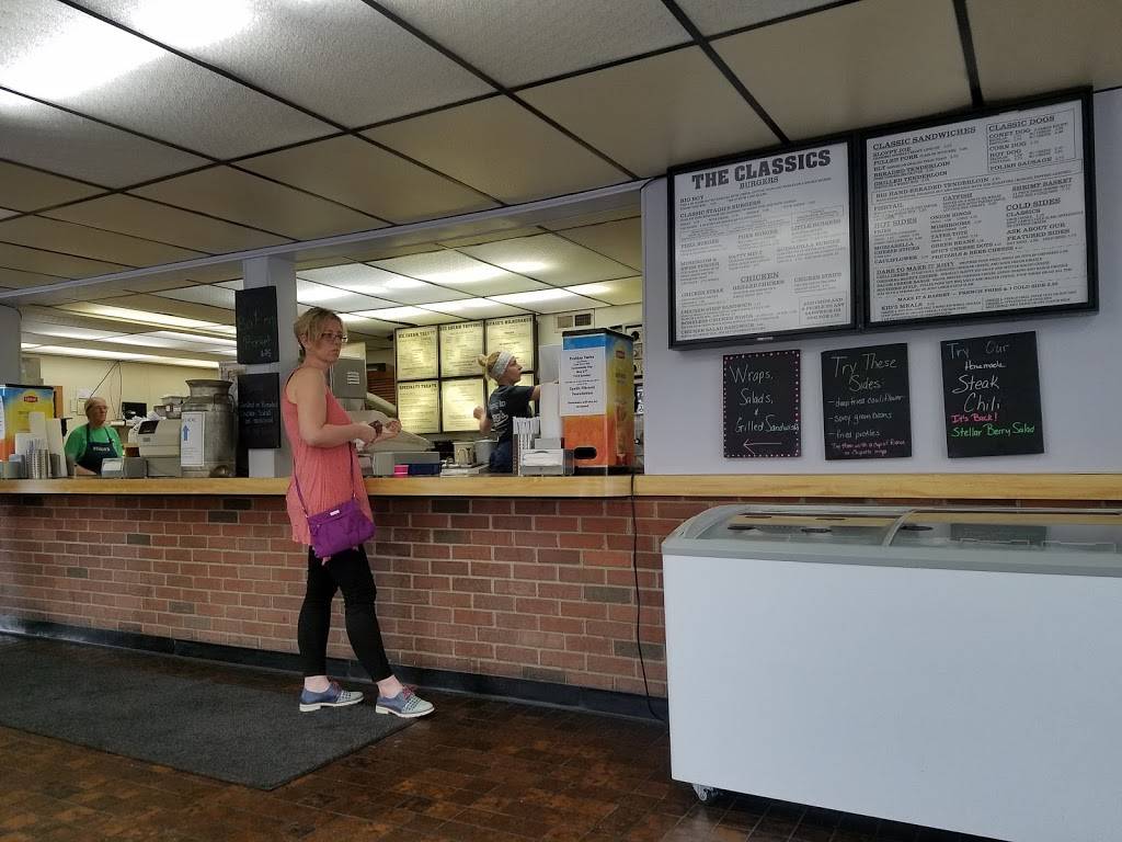 Staggs Dairy Treats & Restaurant | restaurant | 1010 W 3rd St, Rushville, IN 46173, USA | 7659383251 OR +1 765-938-3251