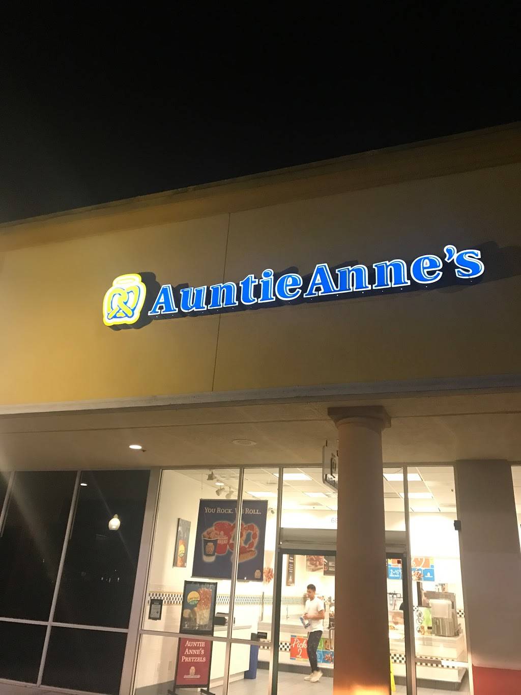 Auntie Annes | cafe | 681 Leavesley Rd spc c098, Gilroy, CA 95020, USA | 4088474285 OR +1 408-847-4285