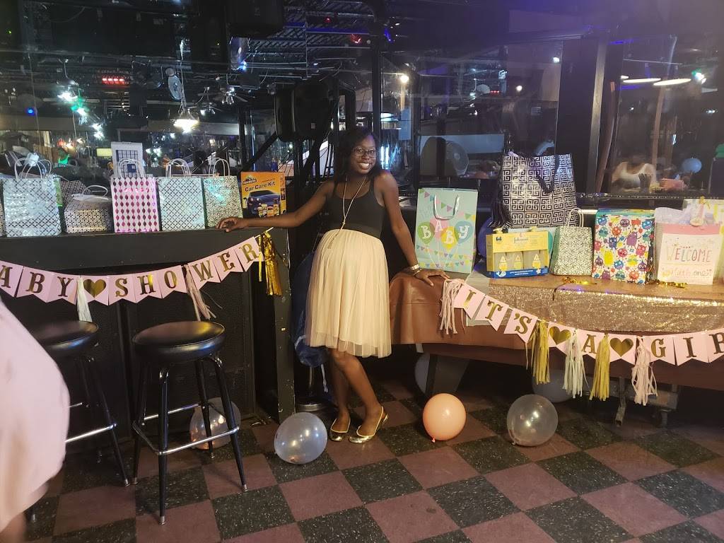 Brownstone Coffee Lounge & Liquor Bar | restaurant | 7733 Reading Rd, Cincinnati, OH 45237, USA | 5134851958 OR +1 513-485-1958