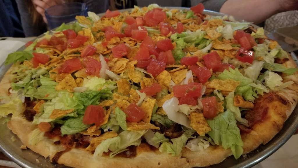 Renos | restaurant | 518 N Side Square, Carlinville, IL 62626, USA | 2178546655 OR +1 217-854-6655