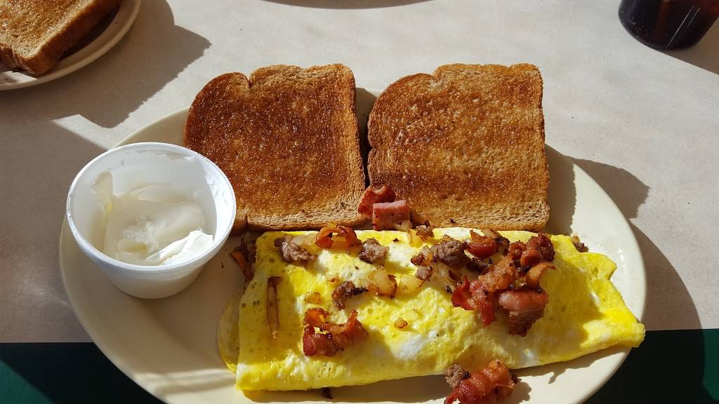 Courtesy Diner | restaurant | 3153 S Kingshighway Blvd, St. Louis, MO 63139, USA | 3147769059 OR +1 314-776-9059