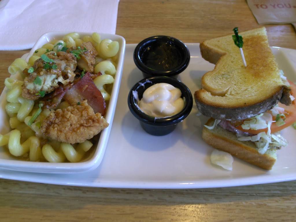 Applebees Grill + Bar | restaurant | 1675 E Riverside Blvd, Rockford, IL 61114, USA | 8156548339 OR +1 815-654-8339