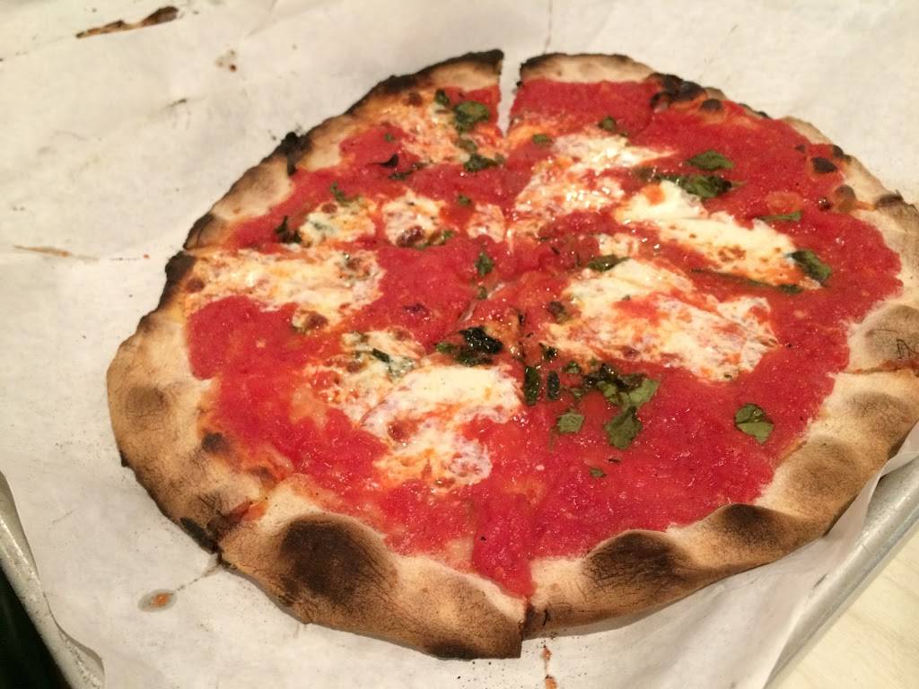 Frank Pepe Pizzeria Napoletana | restaurant | 238 State St Ext, Fairfield, CT 06825, USA | 2033337373 OR +1 203-333-7373