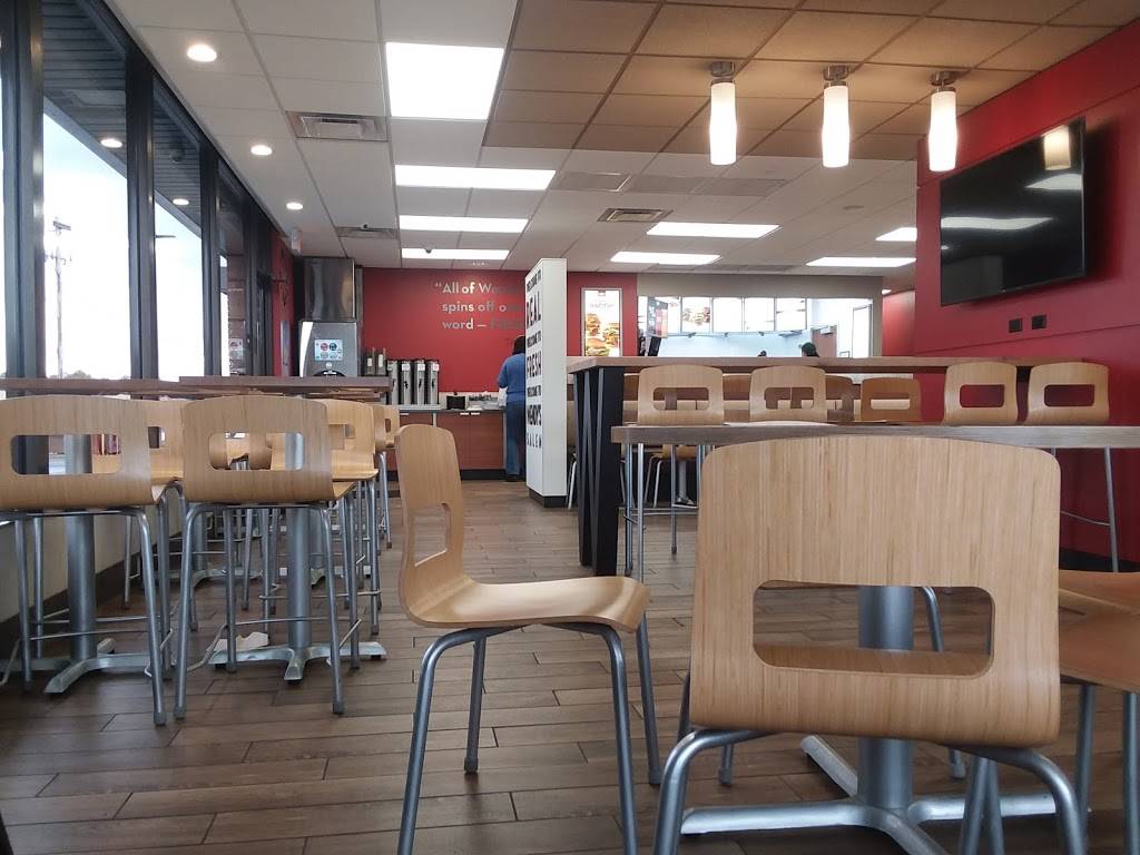 Wendys | restaurant | 2388 E State Street, Salem, OH 44460, USA | 3303321304 OR +1 330-332-1304