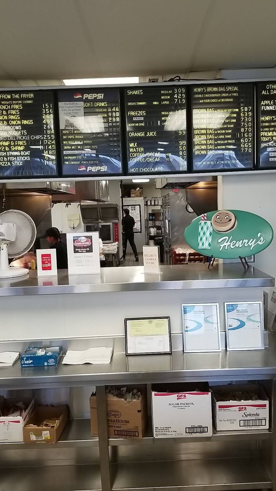 Henrys Hamburgers | restaurant | 1832 M-139, Benton Harbor, MI 49022, USA | 2699266757 OR +1 269-926-6757