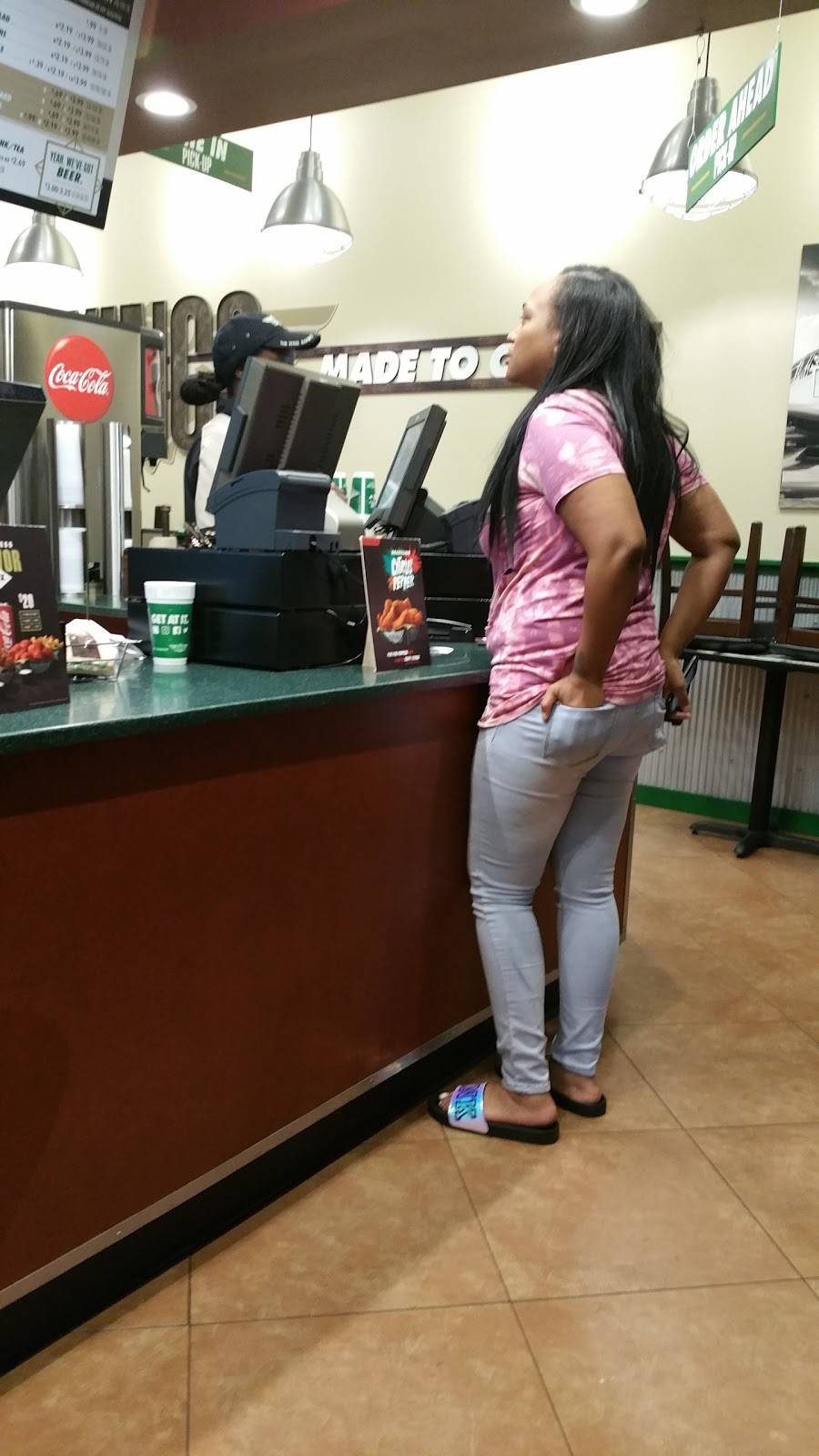 Wingstop | restaurant | 4400 North Fwy, Houston, TX 77022, USA | 7139369464 OR +1 713-936-9464