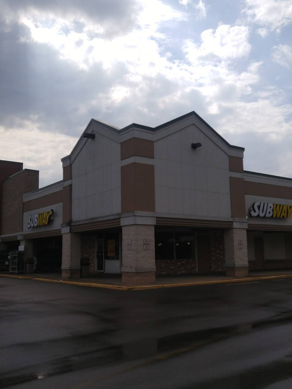 Subway | restaurant | 2813 N Sherman Ave, Madison, WI 53704, USA | 6082417827 OR +1 608-241-7827