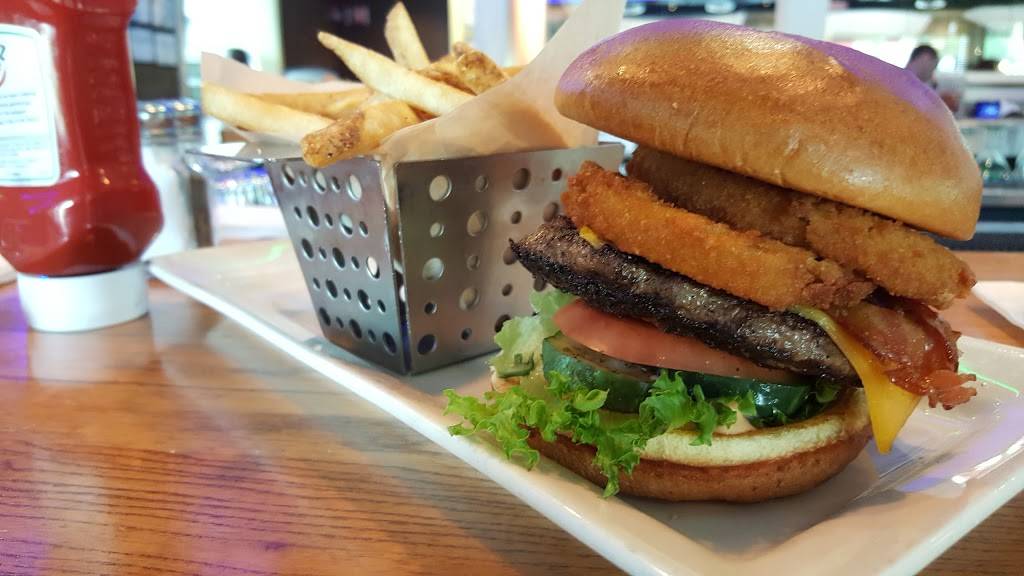 Chilis Grill & Bar | meal takeaway | 131 River Rd, Andover, MA 01810, USA | 9786865075 OR +1 978-686-5075