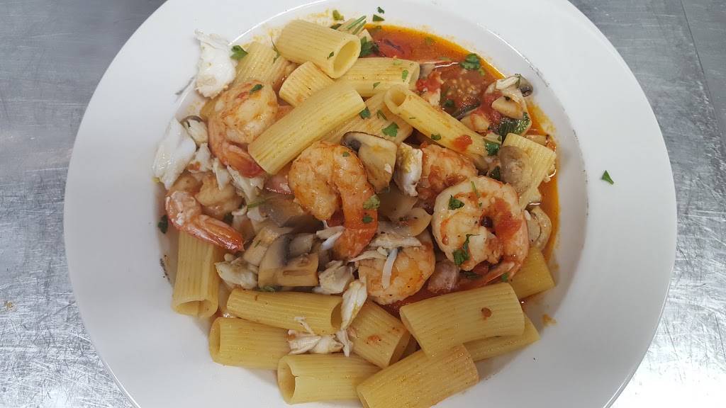 Mamma Lucia | restaurant | 18224 Village Center Dr, Olney, MD 20832, USA | 3015709500 OR +1 301-570-9500