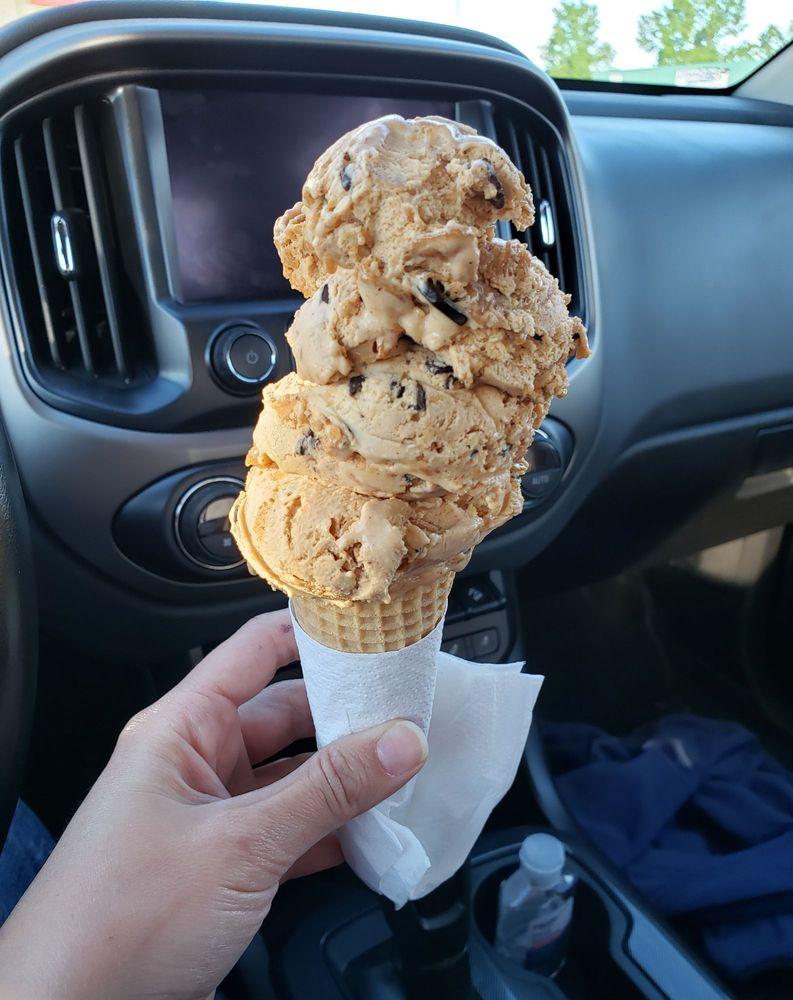 Karolina Kremes | restaurant | 6556-6562 Brevard Rd, Etowah, NC 28729, USA | 8285955307 OR +1 828-595-5307