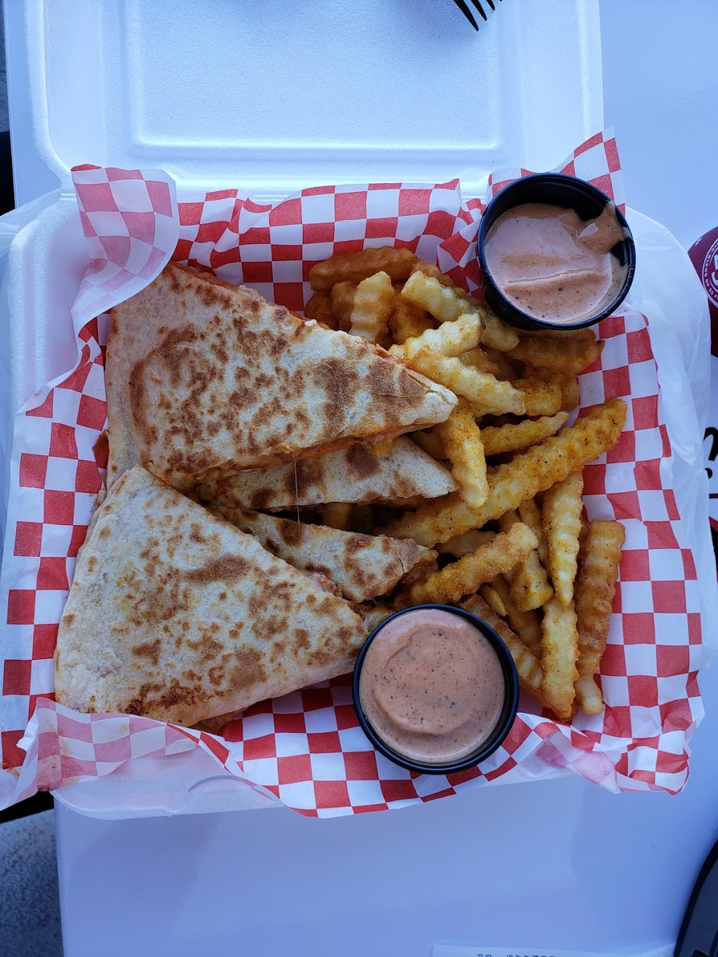 The Kluckin Chicken | restaurant | 18125 Saticoy St Unit A, Reseda, CA 91335, USA | 8186008367 OR +1 818-600-8367