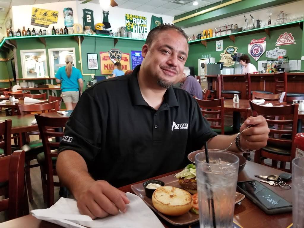 Hornets Nest Grille | restaurant | 9876 Main St, Damascus, MD 20872, USA | 3012533707 OR +1 301-253-3707