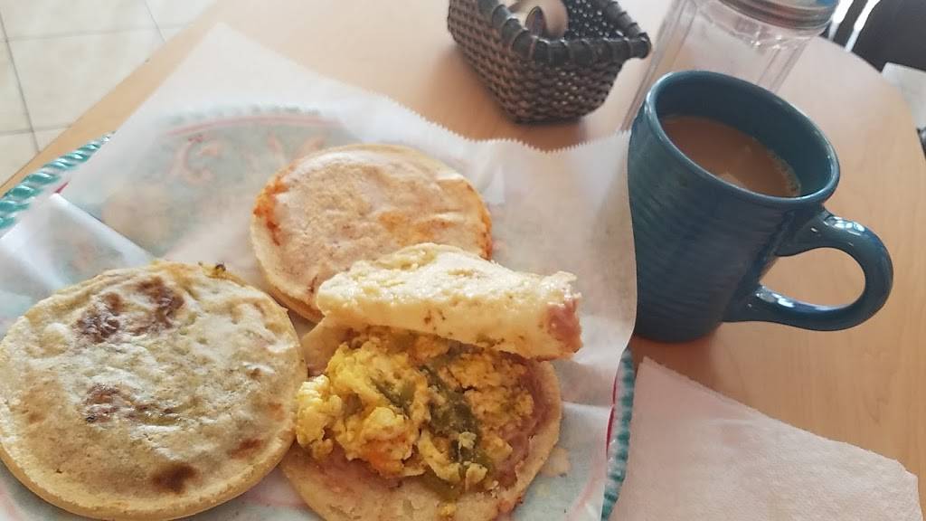 Gorditas Lolis | restaurant | 3522 E 106th St, Chicago, IL 60617, USA | 7739785090 OR +1 773-978-5090