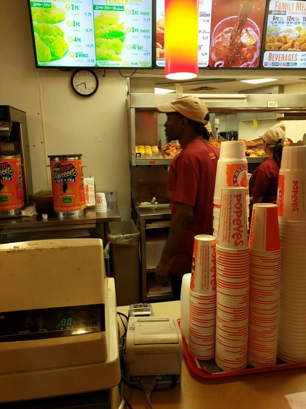 Popeyes Louisiana Kitchen | restaurant | 3509 E State St, Rockford, IL 61108, USA | 8153991112 OR +1 815-399-1112