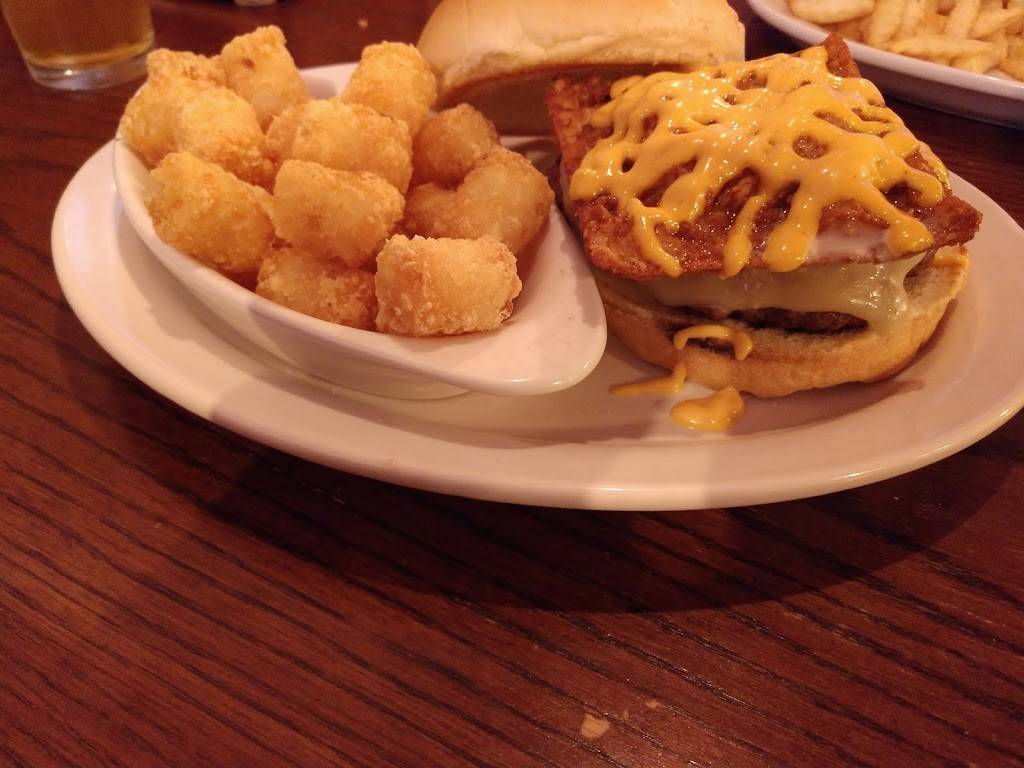 Cerno’s Bar & Grill | restaurant | 118 E Main St, Elmwood, IL 61529, USA | 3097411036 OR +1 309-741-1036