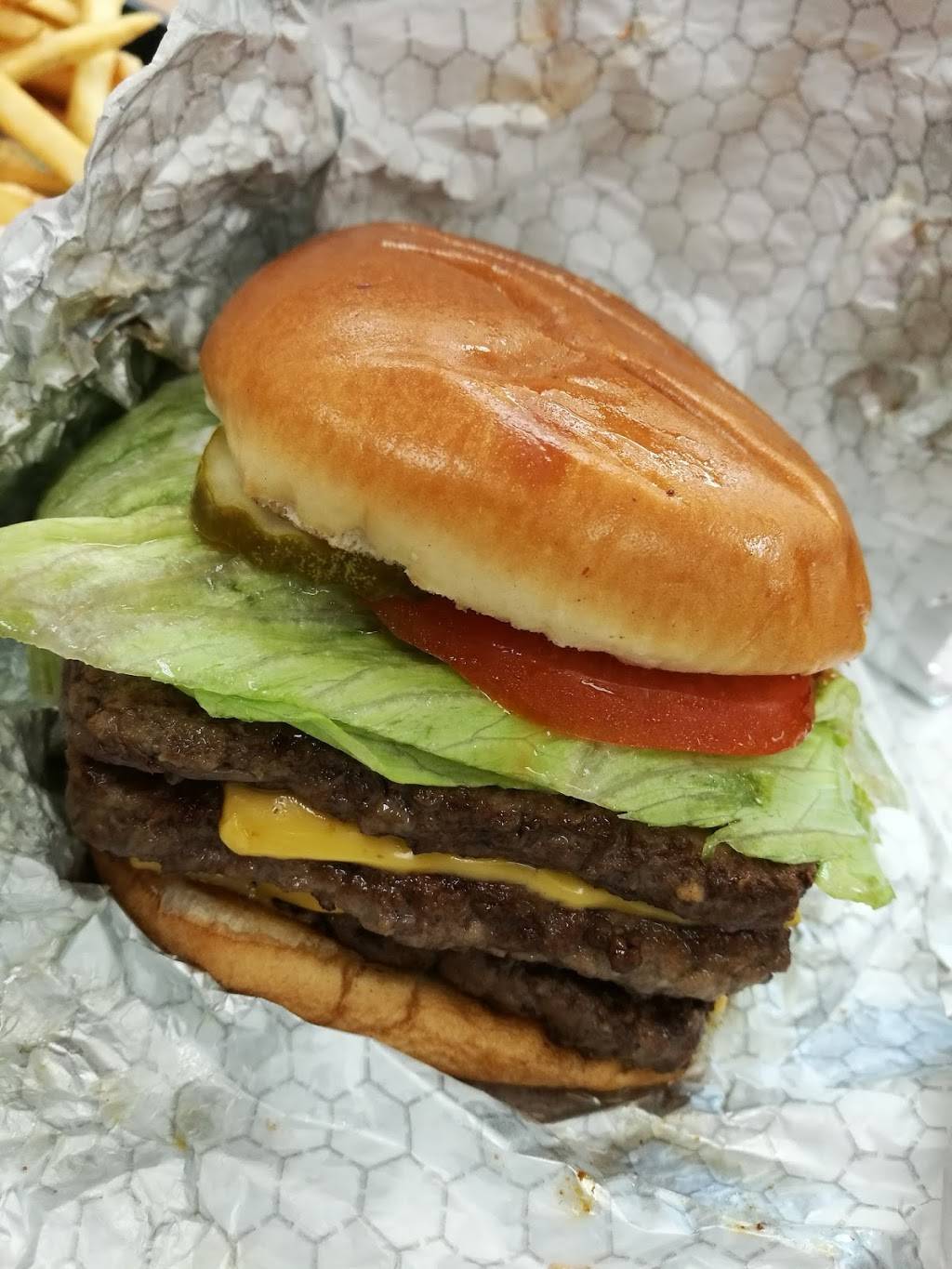 Wendys | restaurant | 1809 N Harrison Ave, Cary, NC 27513, USA | 9196779002 OR +1 919-677-9002