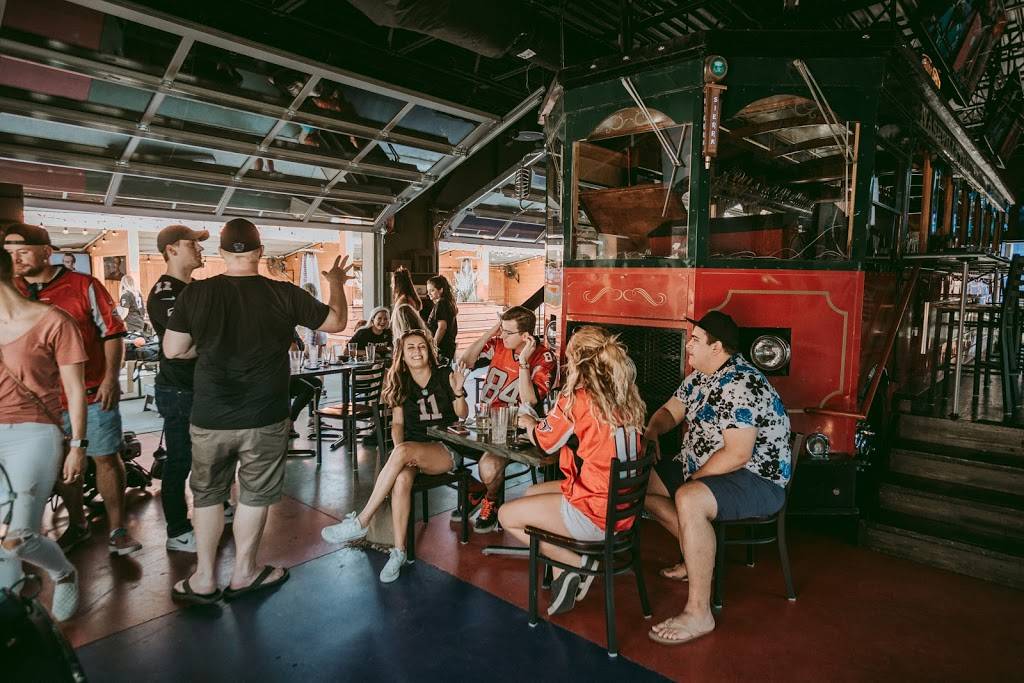 Smokehouse on Sixth | restaurant | 1318 6th Ave N, Nashville, TN 37208, USA | 6159537846 OR +1 615-953-7846