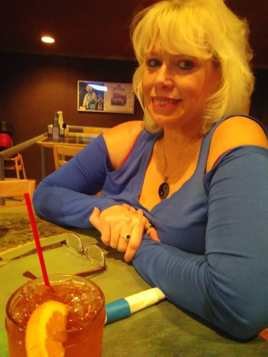 Spikes Beach Grill | restaurant | 310 Eastlake Dr, Warsaw, IN 46580, USA | 5743723224 OR +1 574-372-3224