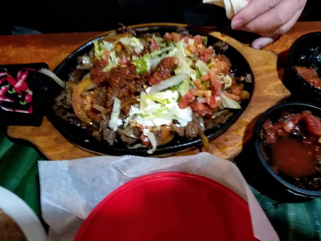 Las Palmeras | restaurant | 570 W 3rd St, Grove, OK 74344, USA | 9187869550 OR +1 918-786-9550