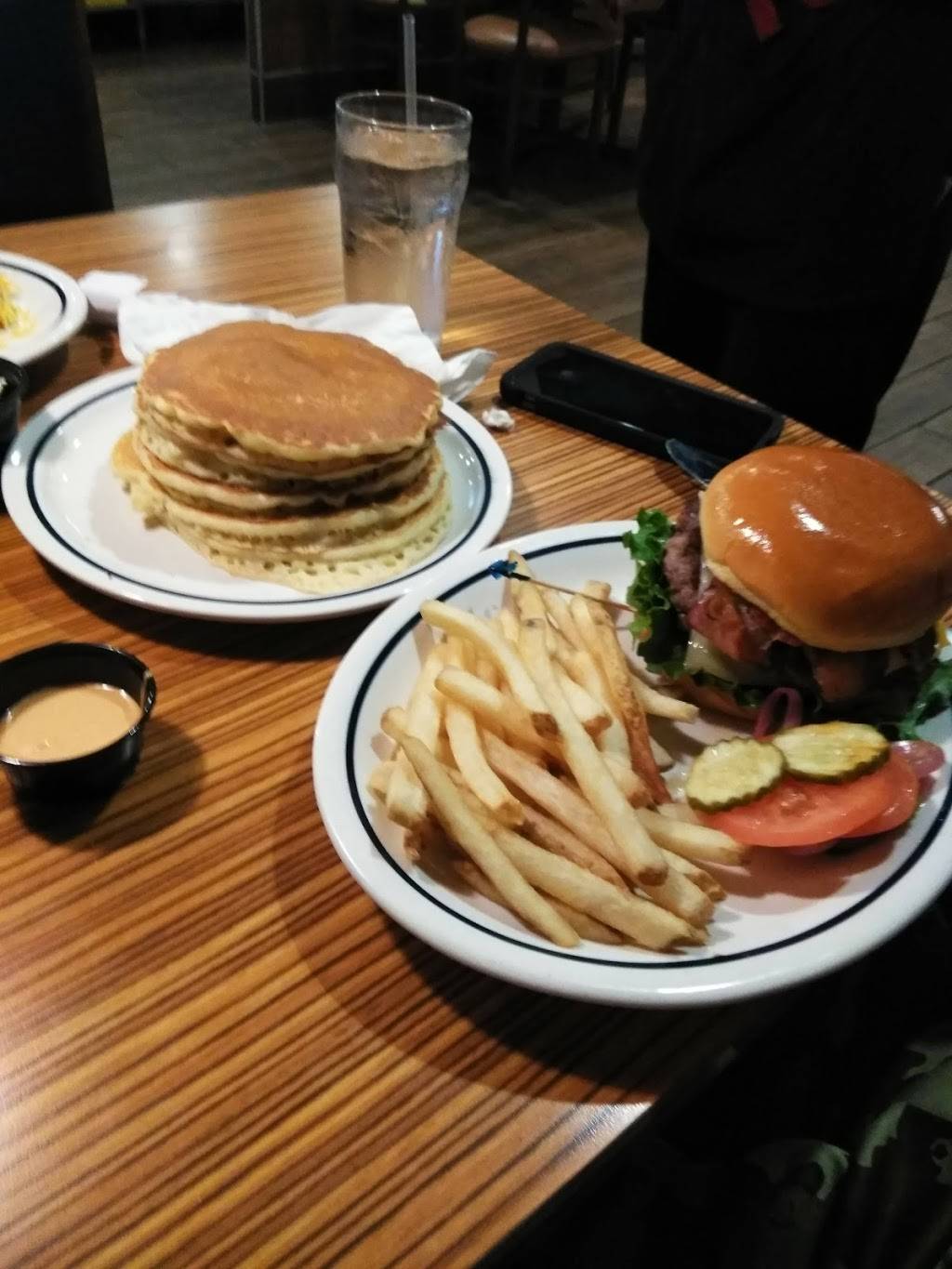 IHOP | restaurant | 11855 E Kellogg Dr N, Wichita, KS 67207, USA | 3166527251 OR +1 316-652-7251