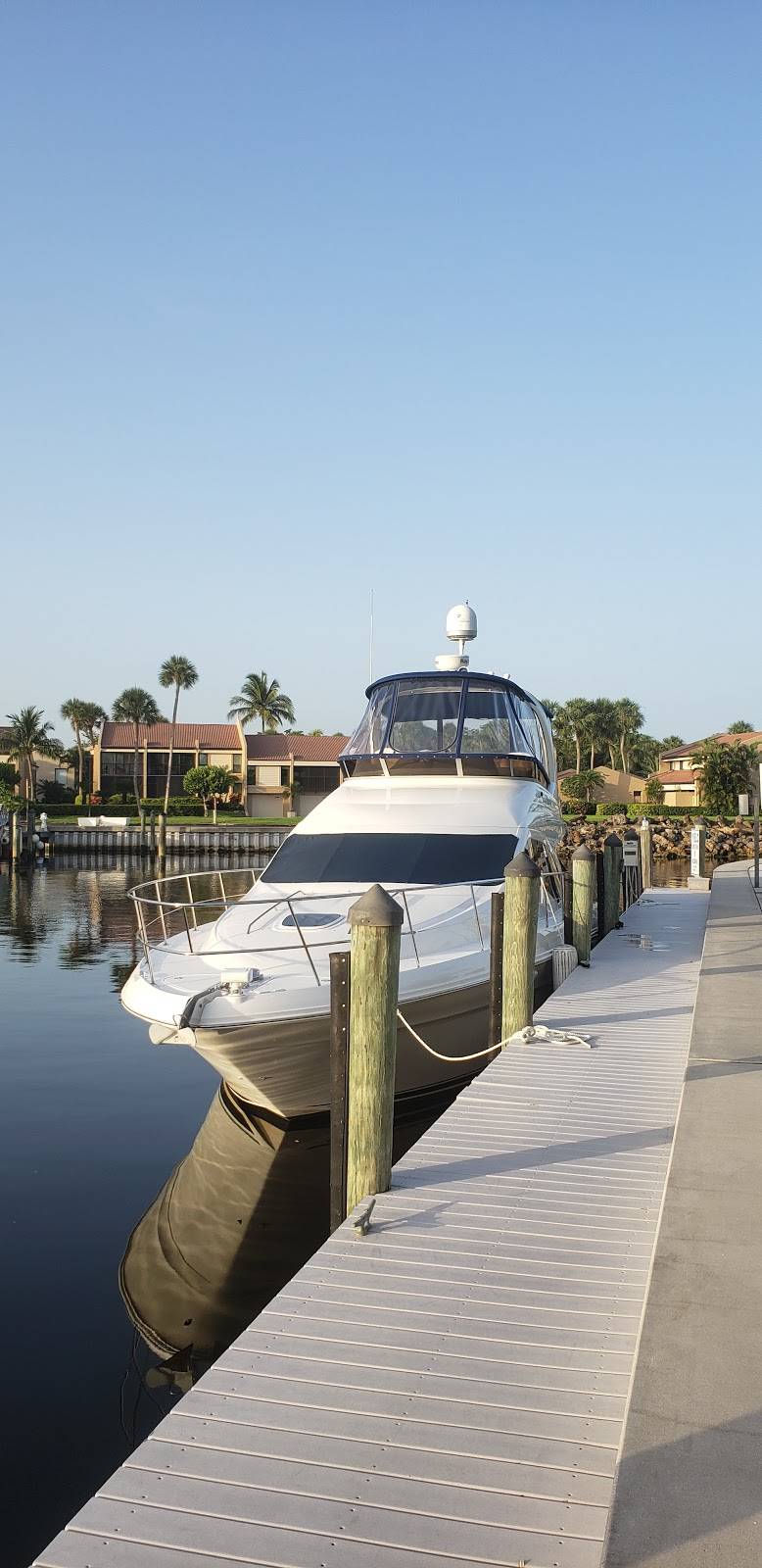 The Landings Yacht Golf & Tennis Club Inc | restaurant | 4420 Flagship Dr, Fort Myers, FL 33919, USA | 2394823211 OR +1 239-482-3211