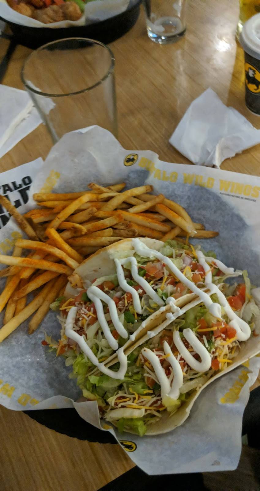 Buffalo Wild Wings | restaurant | 18965 Bear Valley Rd, Apple Valley, CA 92308, USA | 7609611500 OR +1 760-961-1500