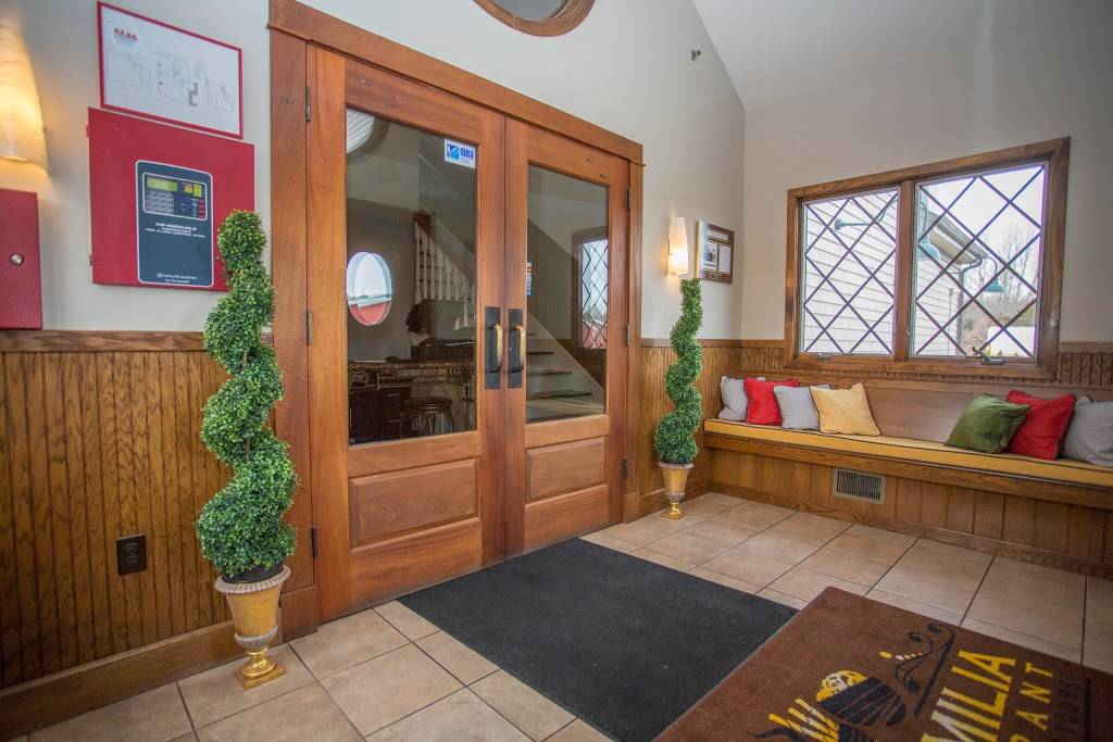 La Familia Restaurant | restaurant | 431 Winthrop St, Taunton, MA 02780, USA | 5088238664 OR +1 508-823-8664