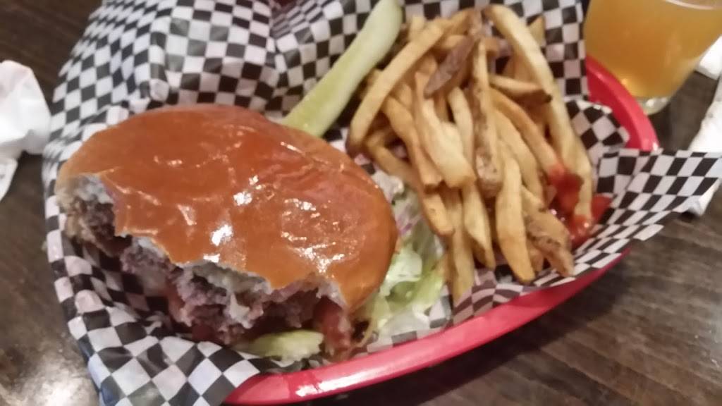 Griffs Restaurant & Sports | restaurant | 509 High St, Portsmouth, VA 23704, USA | 7576063990 OR +1 757-606-3990