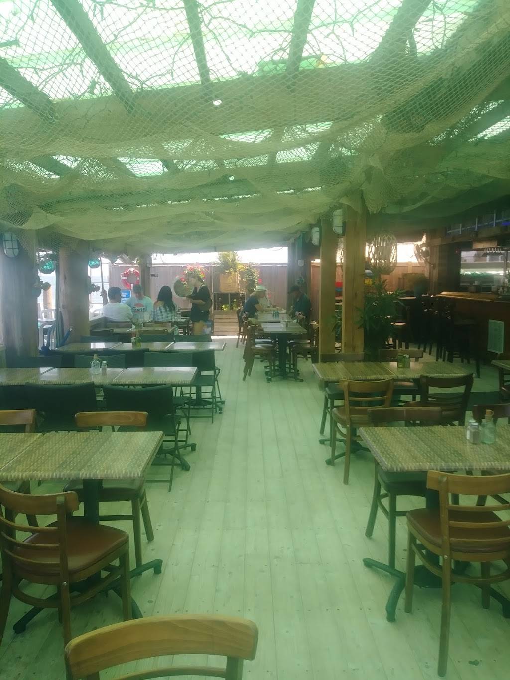 Matthews Seafood House | restaurant | 935 Bay Walk, Ocean Beach, NY 11770, USA | 6315838016 OR +1 631-583-8016