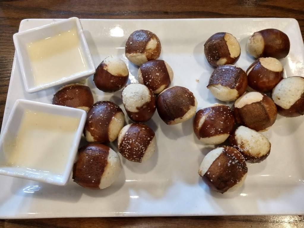 Champps | restaurant | 1827 Olentangy River Rd, Columbus, OH 43212, USA | 6142980833 OR +1 614-298-0833