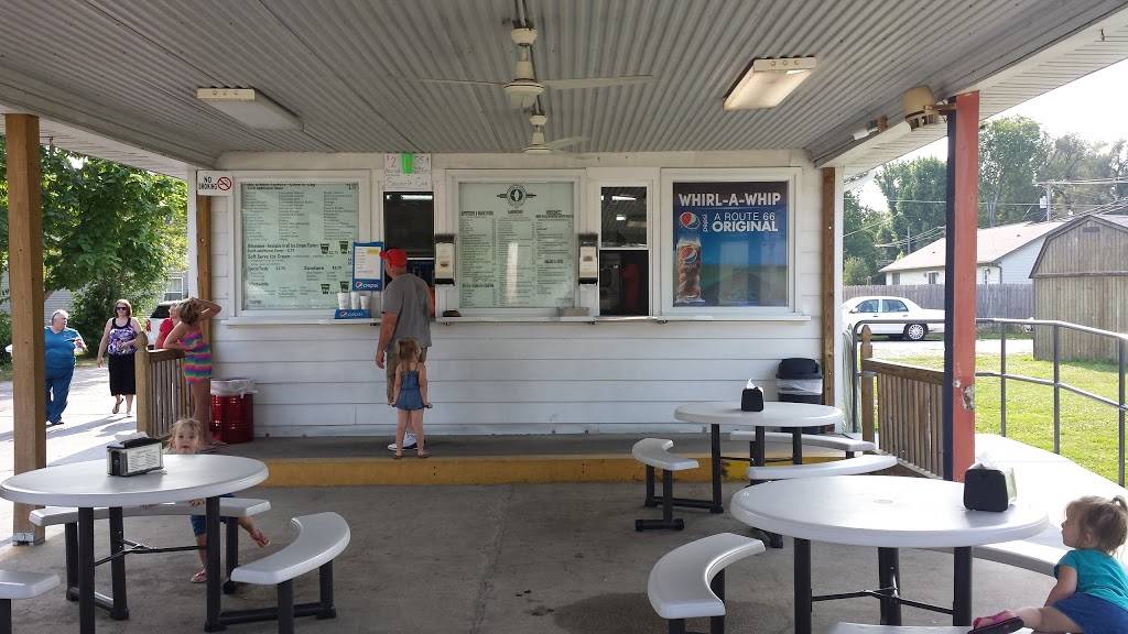 Whirl A Whip | restaurant | 309 S 3rd St, Girard, IL 62640, USA | 2176279447 OR +1 217-627-9447
