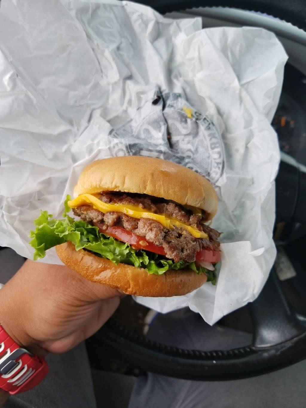 Steak n Shake | restaurant | 9401 Vista Way, Garfield Heights, OH 44125, USA | 2165875291 OR +1 216-587-5291