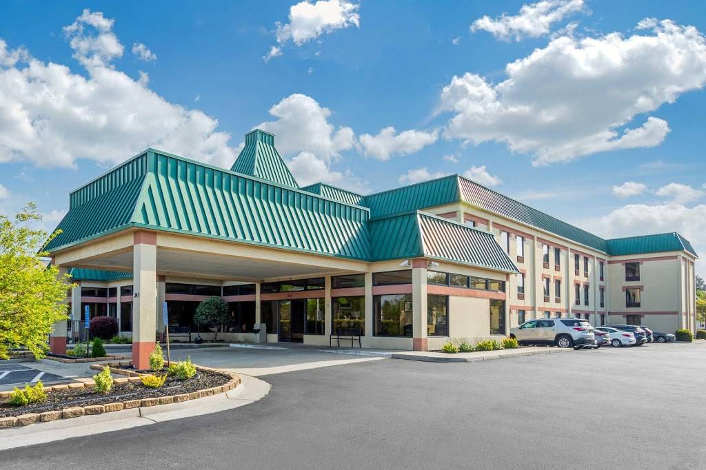 Quality Inn & Suites Olde Town | restaurant | 347 Effingham St, Portsmouth, VA 23704, USA | 7573977788 OR +1 757-397-7788