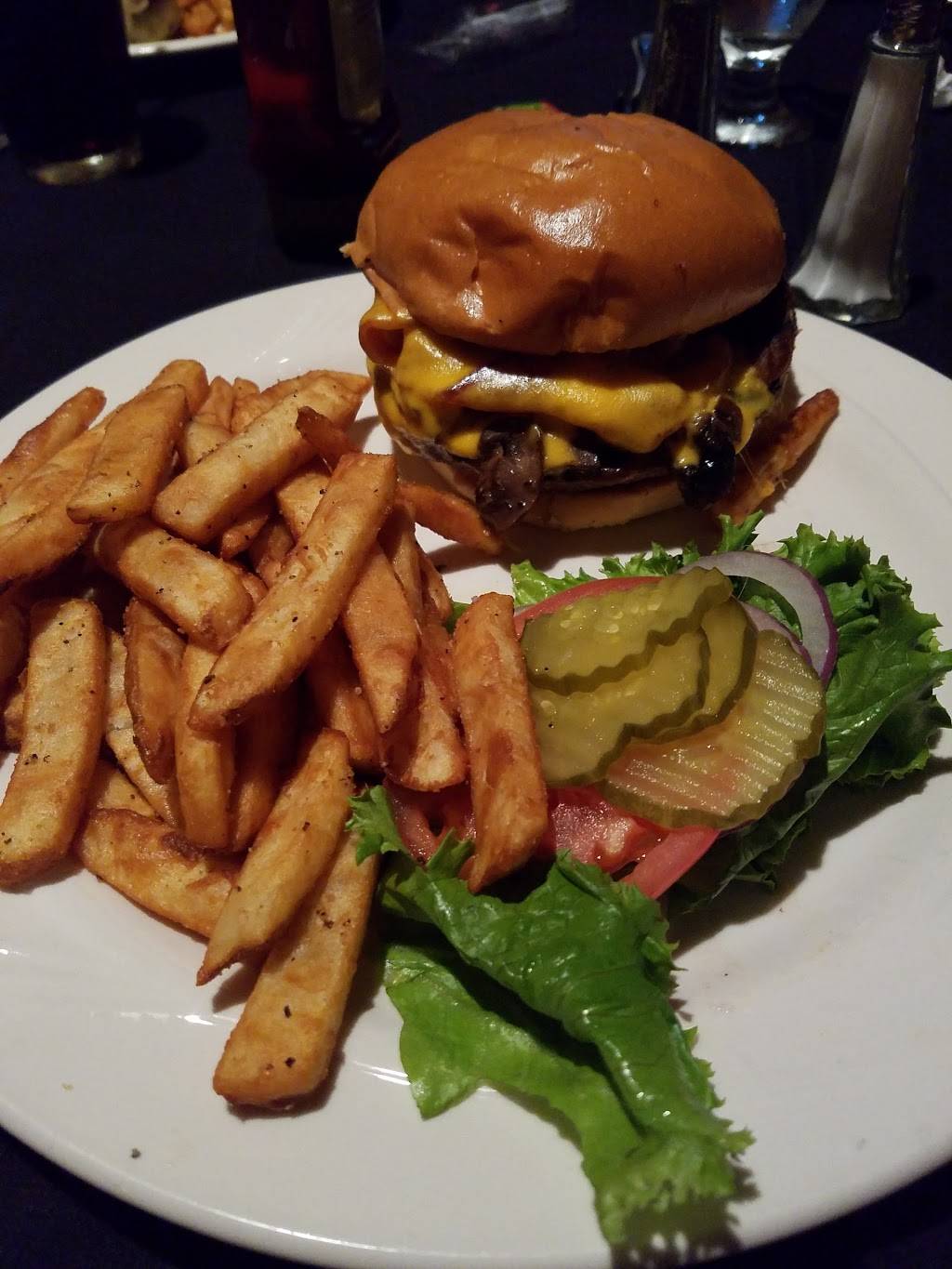 Mahoganys | restaurant | 9000 W Airport Dr, Visalia, CA 93277, USA | 5596515000 OR +1 559-651-5000