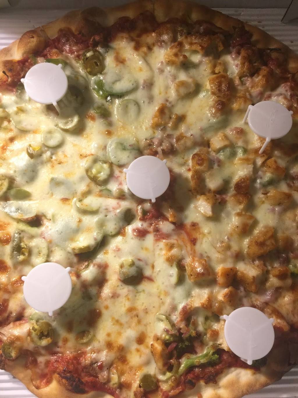 Geraces Pizzeria | restaurant | Waterford Mills Plaza, 65529 Indiana 15, Goshen, IN 46526, USA | 5745350011 OR +1 574-535-0011