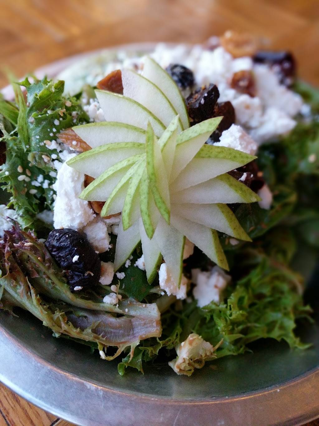 The Filling Station Microbrewery | restaurant | 642 Railroad Pl, Traverse City, MI 49686, USA | 2319468168 OR +1 231-946-8168