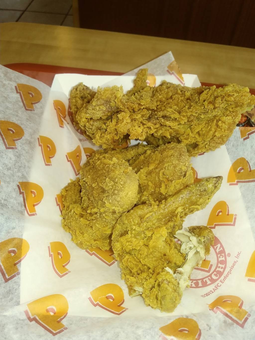 Popeyes Louisiana Kitchen | restaurant | 7606 Guilbeau Rd, San Antonio, TX 78250, USA | 2105097444 OR +1 210-509-7444