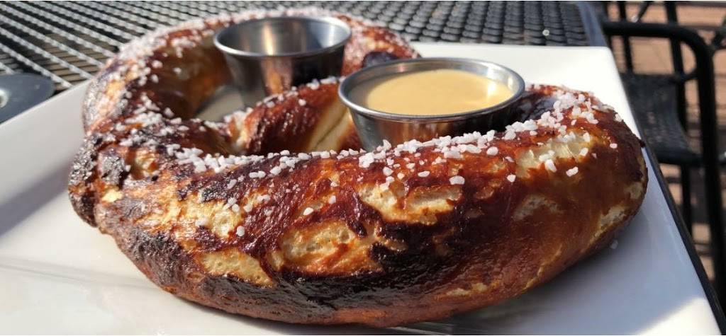 Underground Public House | restaurant | 717 S University Ave, Carbondale, IL 62901, USA | 6184901586 OR +1 618-490-1586